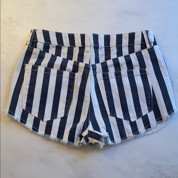 Refuge Hi Rise Denim Shorts - Picture 3 of 3